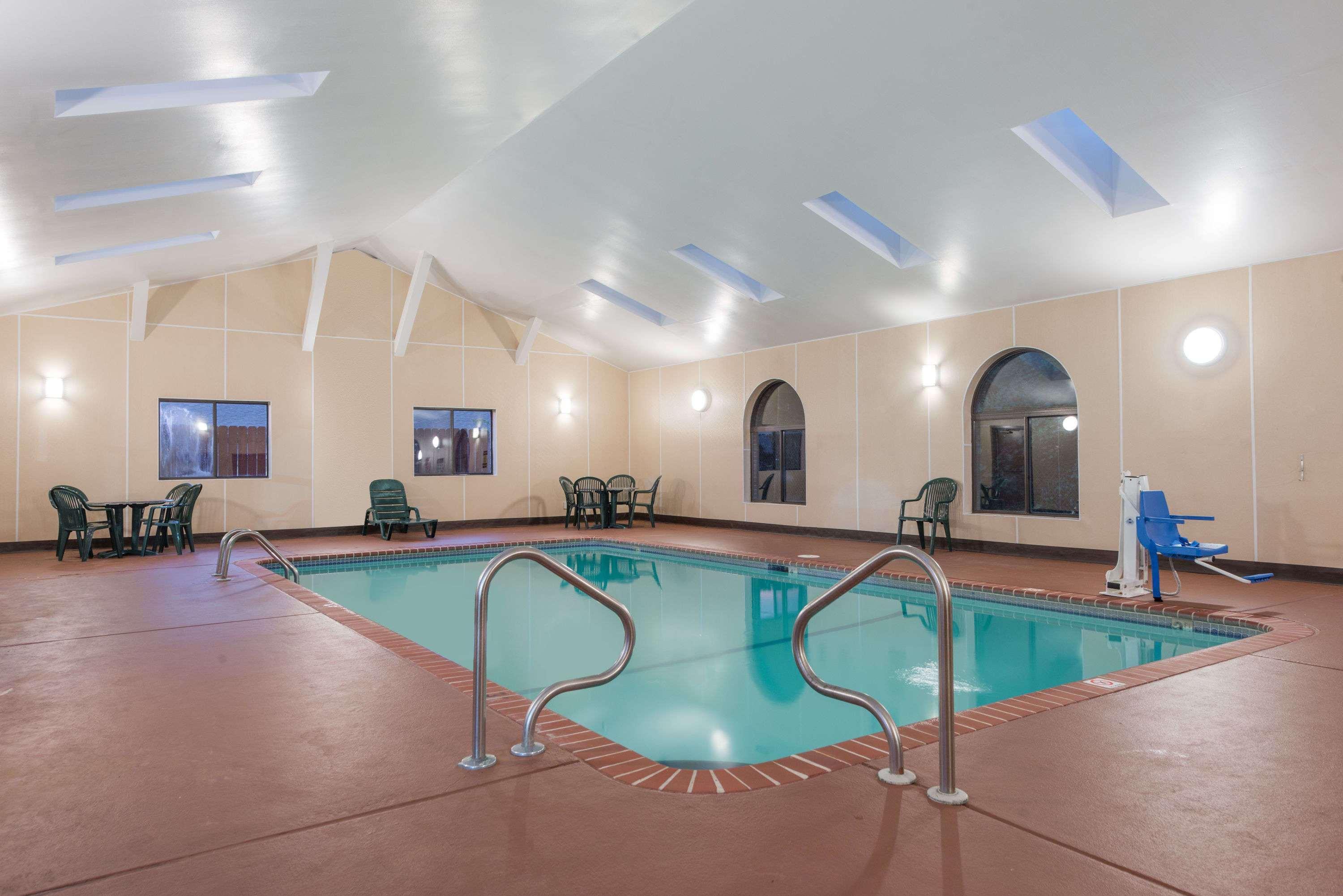 Super 8 By Wyndham St Charles Otel Saint Charles Dış mekan fotoğraf