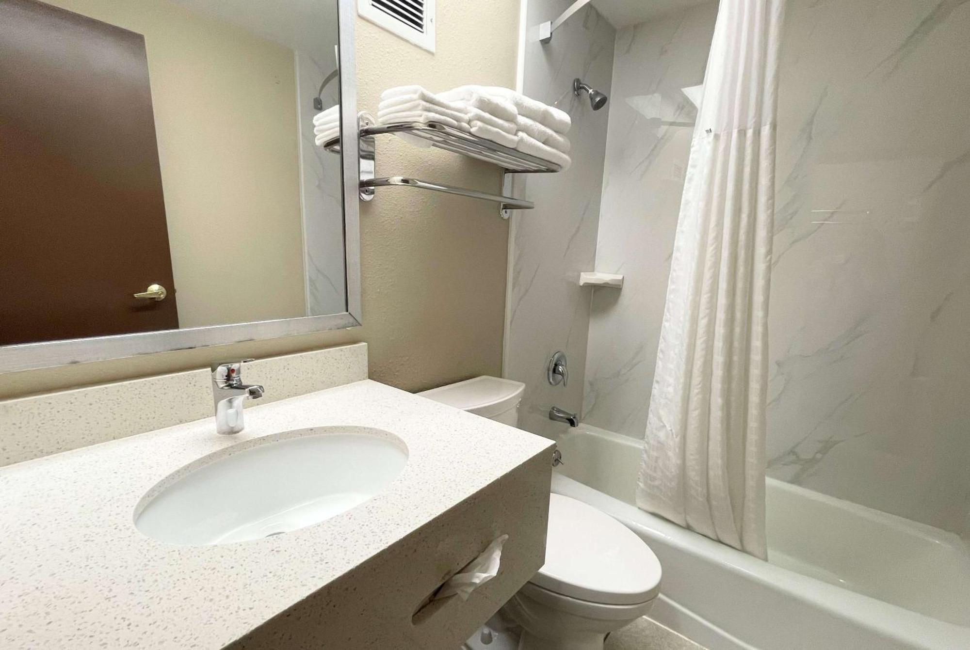 Super 8 By Wyndham St Charles Otel Saint Charles Dış mekan fotoğraf